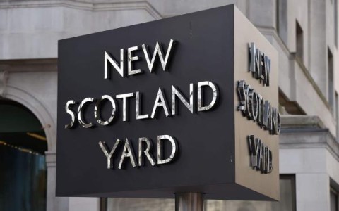 伦敦一名警察因打儿童屁股被解雇